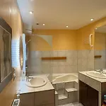 Red Flat Apartment *
