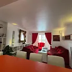 Apartment Red Flat Paris