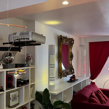 Red Flat * Παρίσι