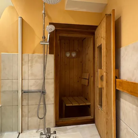 Red Flat * Παρίσι