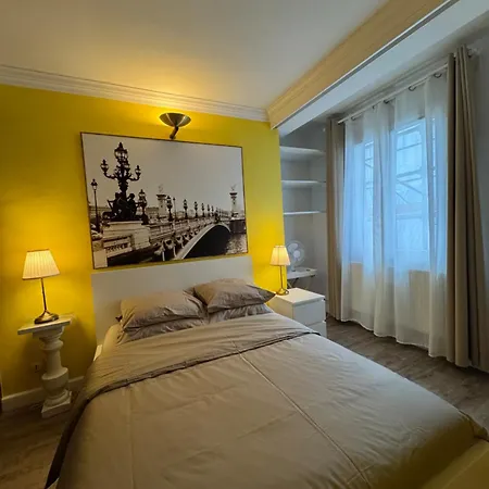 Red Flat * Παρίσι