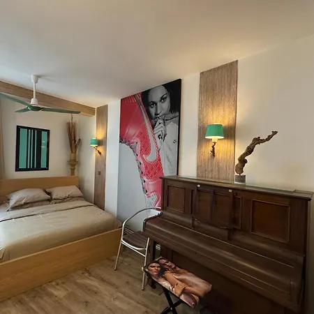 Apartment Red Flat Paris